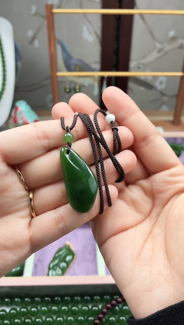 套链未镶嵌和田玉（碧玉）随型吊坠套链