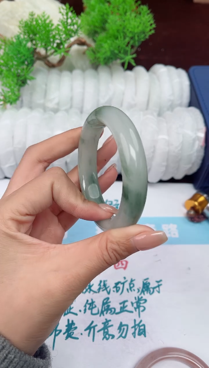【闪购商品】石英质玉手镯未镶嵌337