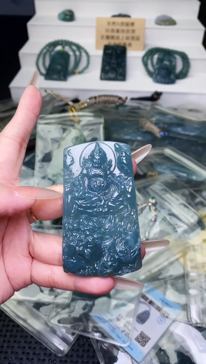 颈饰未镶嵌翡翠 