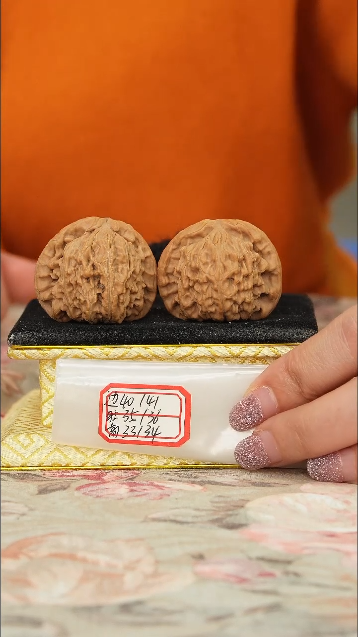 【闪购商品】文玩核桃把件白狮子