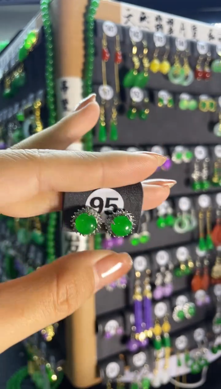 【闪购商品】翡翠耳饰银S925镶嵌95...