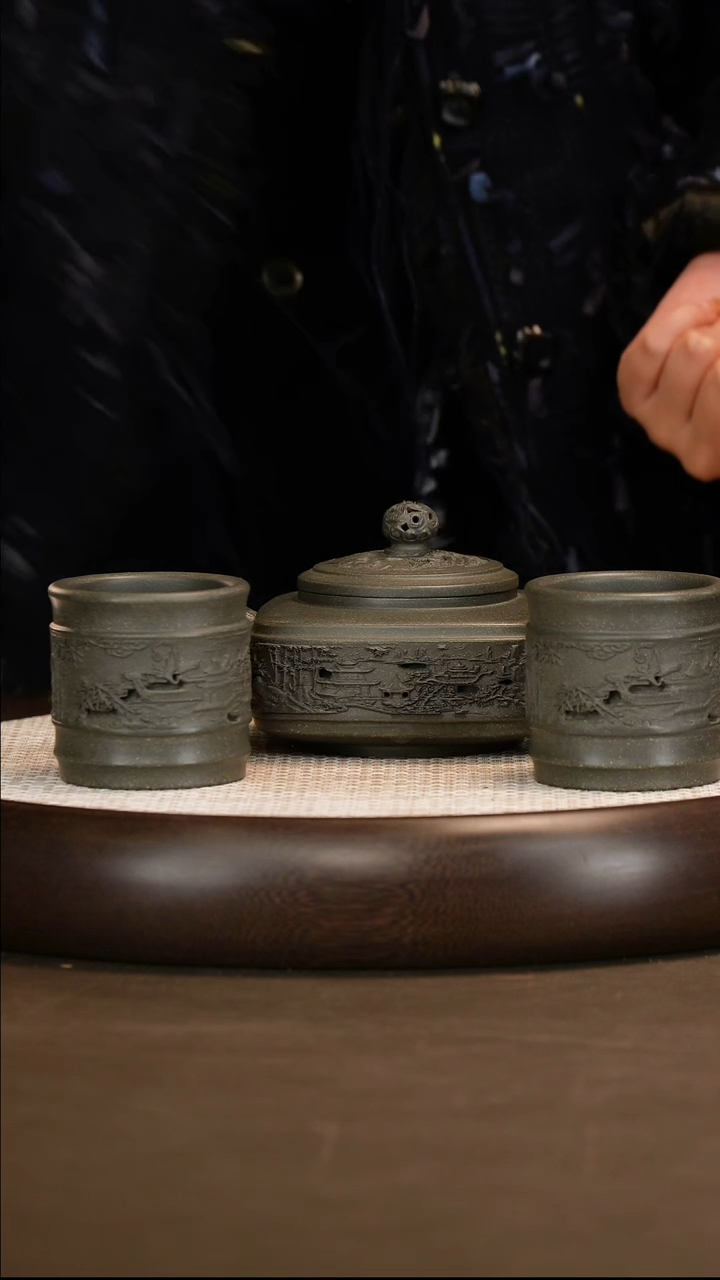 李昌鸿 镂空江南烟雨套组 280c/竹杯/赏盘/狮象玉鼎/山水画