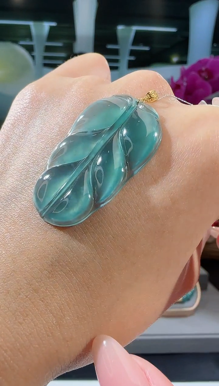 【闪购商品】翡翠吊坠(不含链)18K金镶嵌叶子多样性发一