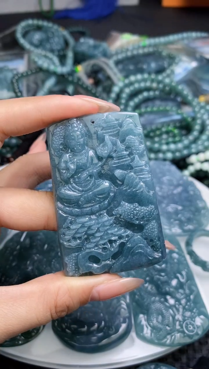 【闪购商品】翡翠颈饰未镶嵌             