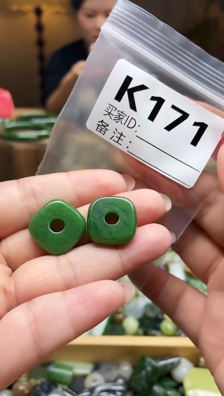 颈饰未镶嵌和田玉一对