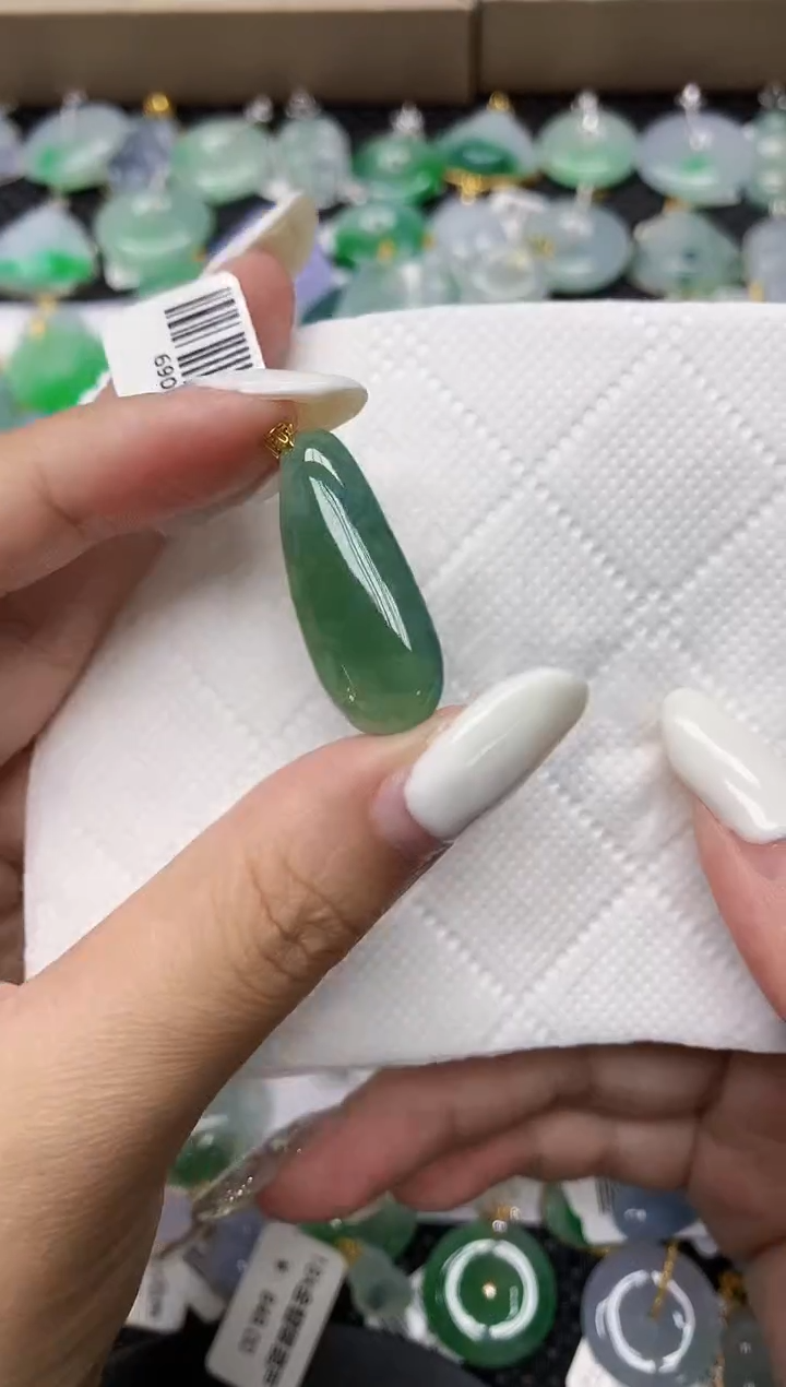 颈饰18K金镶嵌翡翠11111111111