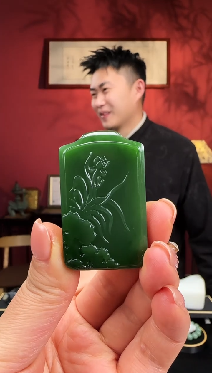 未镶嵌和田玉挂件碧玉君子兰花牌p29