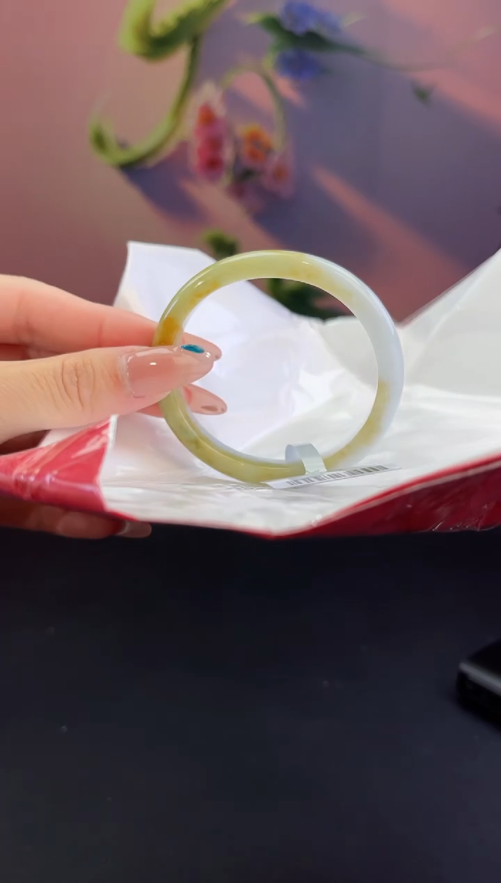 翡翠未镶嵌手镯翡翠手镯(微瑕）