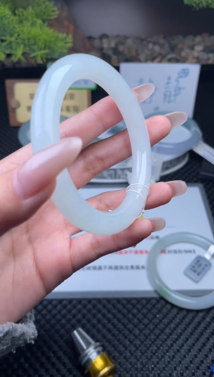 【闪购商品】翡翠手镯未镶嵌手镯