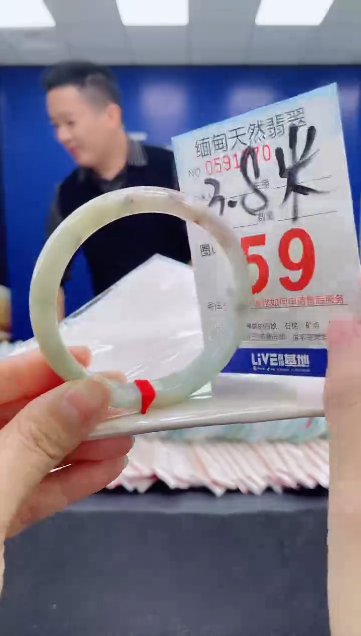 未镶嵌手镯翡翠天然翡翠手镯