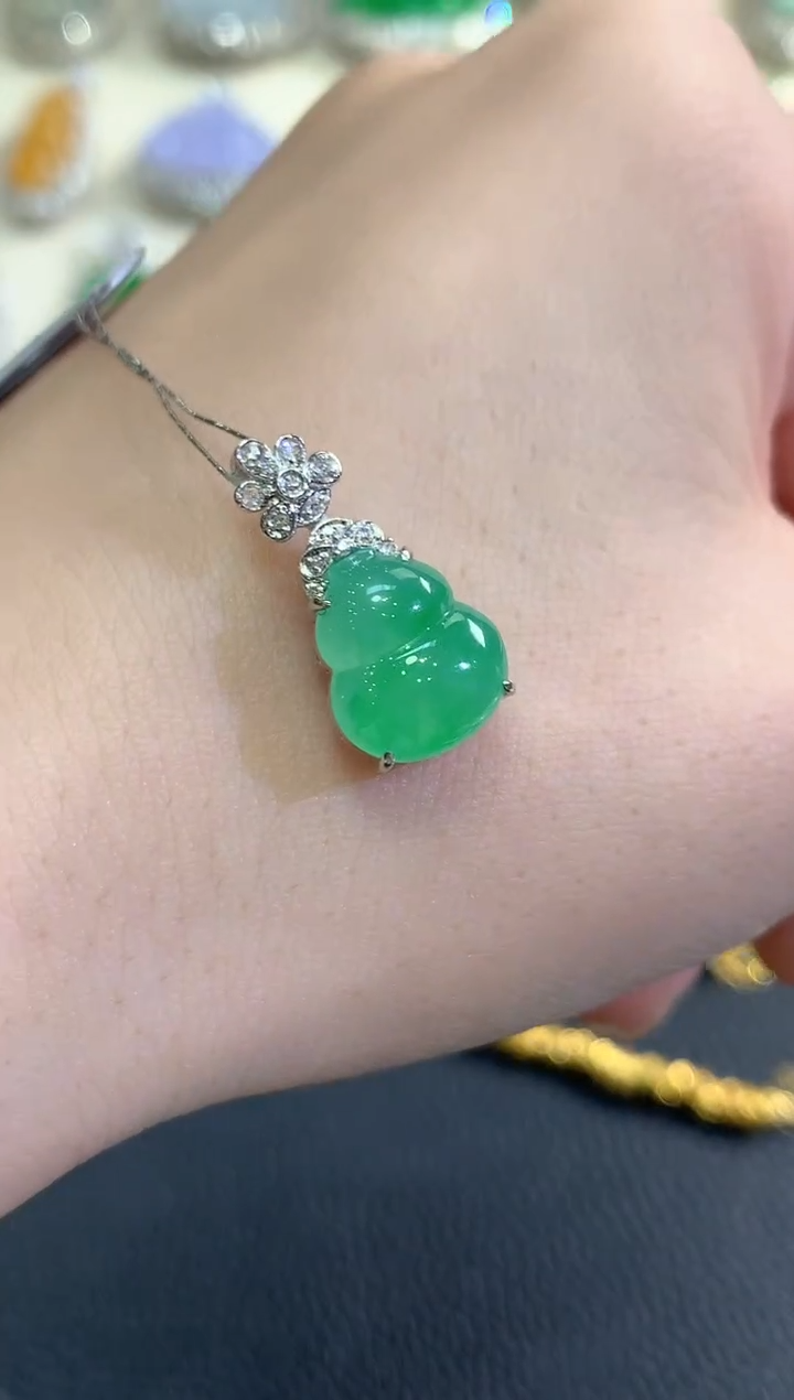 吊坠(不含链)18K金镶嵌翡翠秋日珠宝Q105