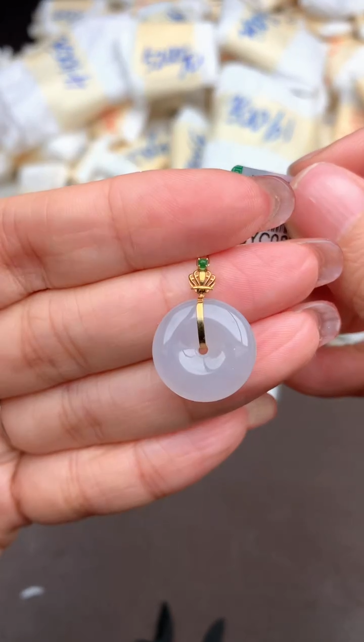 翡翠挂件18K金镶嵌一