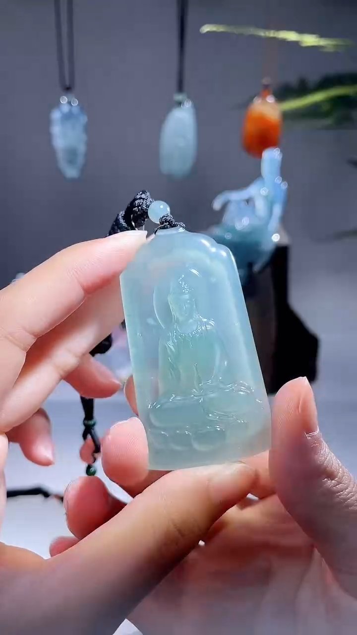 颈饰未镶嵌翡翠观音