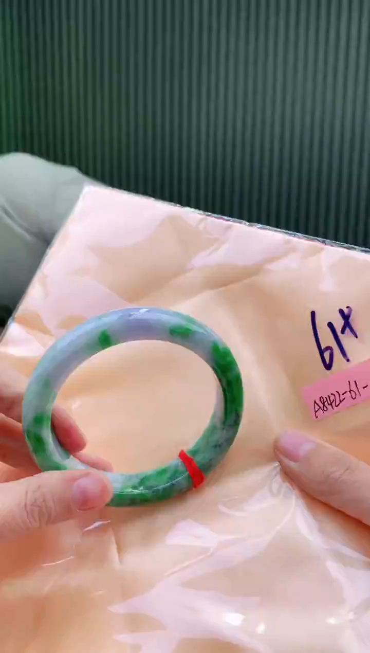 未镶嵌手镯翡翠61+