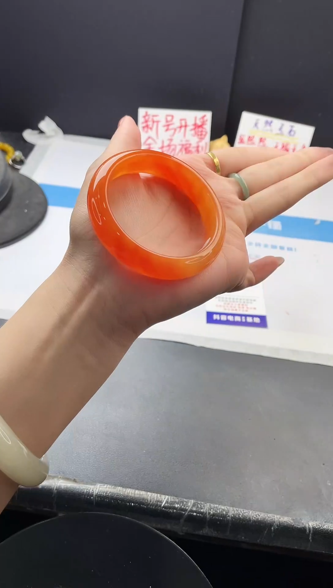 未镶嵌手镯石英质玉j116-HHB53+