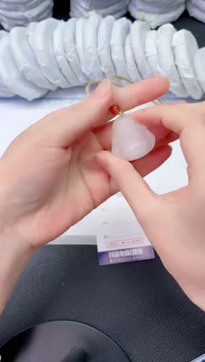 石英质玉手镯未镶嵌项链