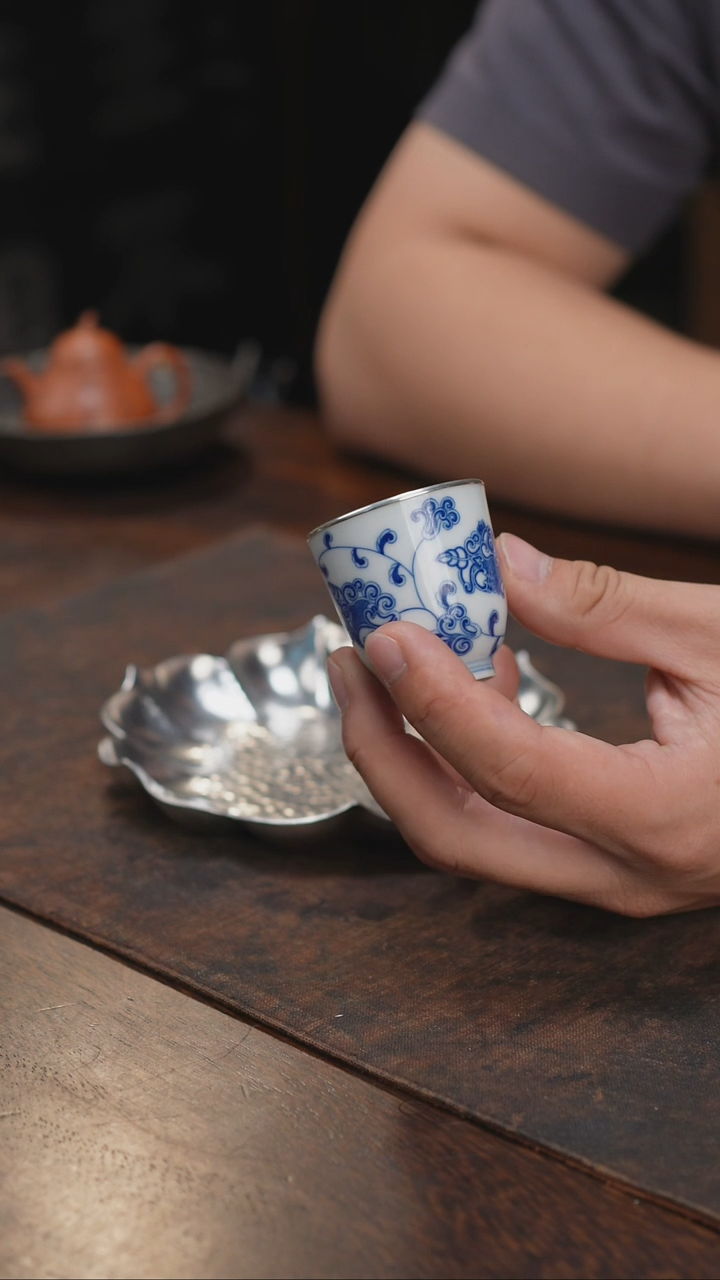 好*微瑕满花卷草包银杯