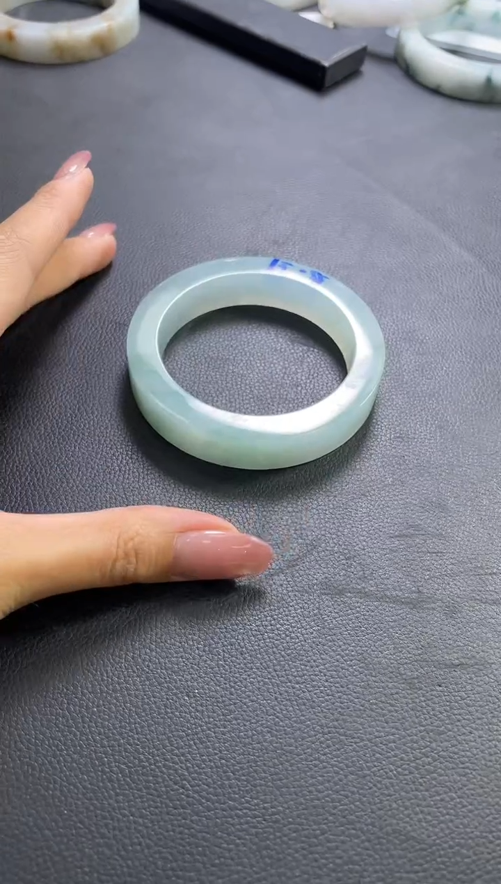 未镶嵌手镯定制翡翠雲手镯