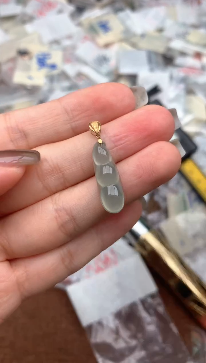 18K金镶嵌挂件翡翠—