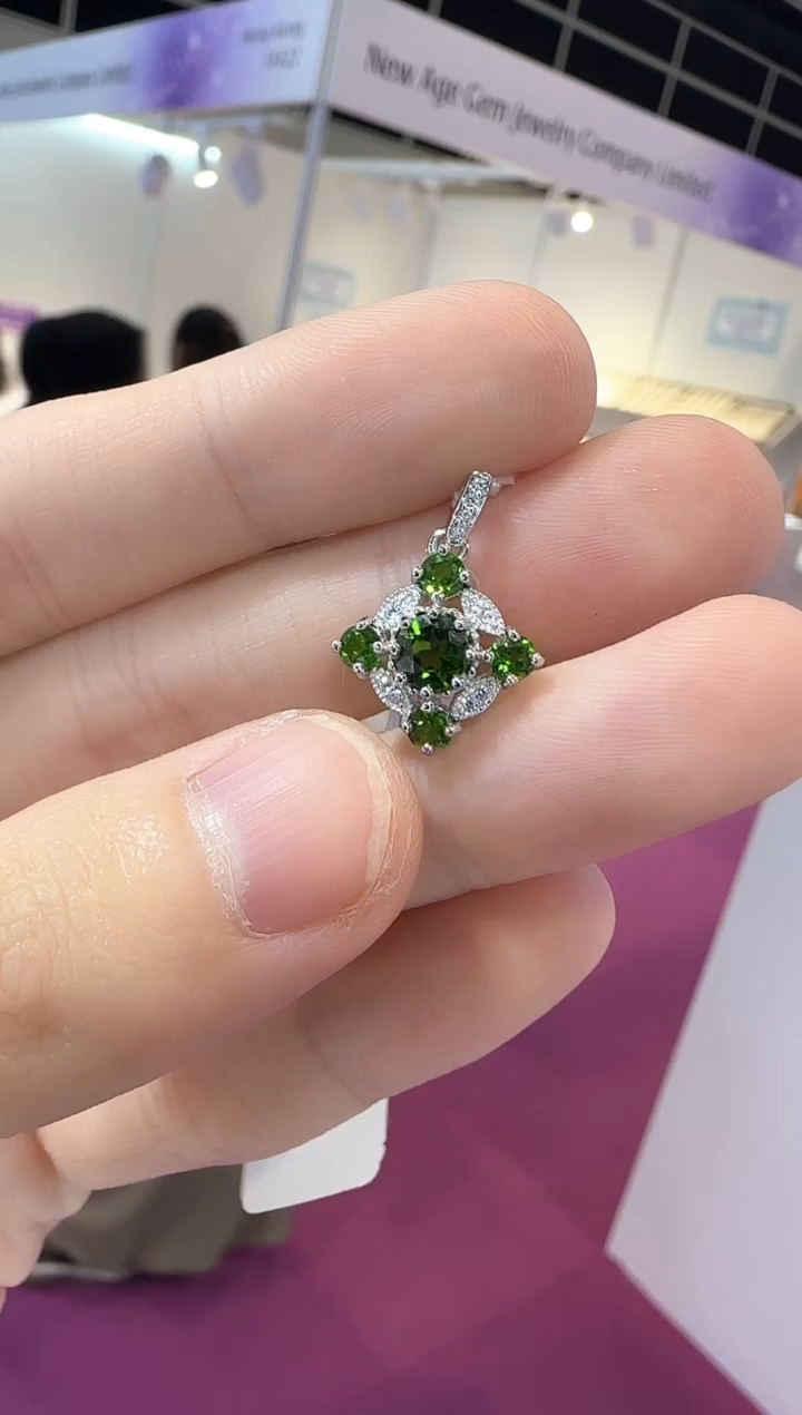 银S925镶嵌透辉石吊坠设计款6mm