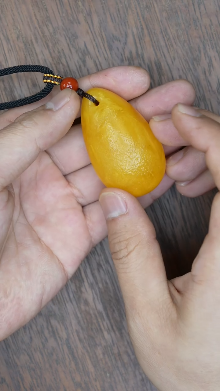 【闪购商品】琥珀裸石未镶嵌老蜡水滴吊坠