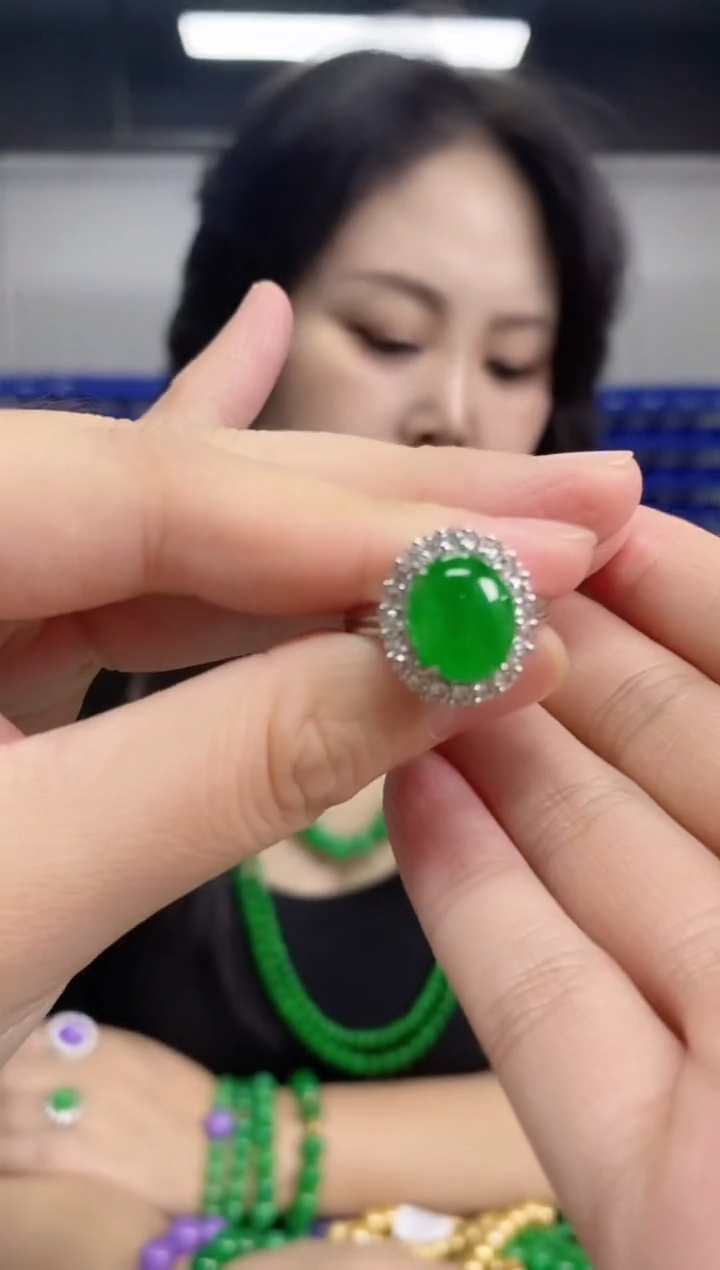 翡翠戒指未镶嵌闪购链接   多样性发其一颜色微差