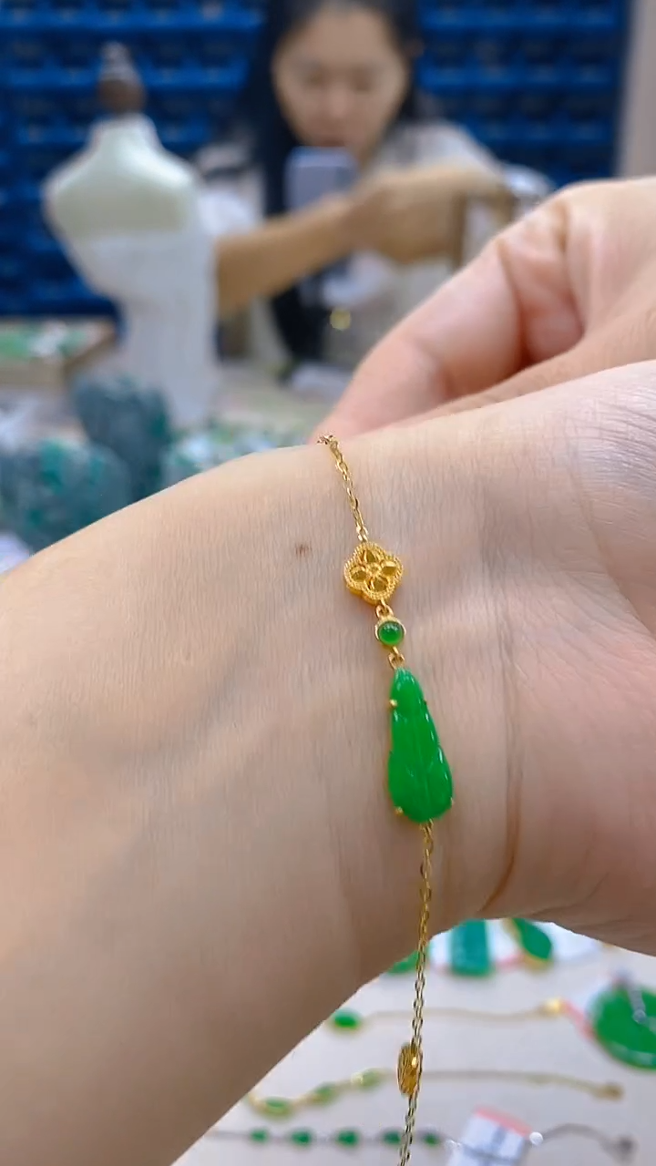 颈饰18K金镶嵌翡翠新号开播 全场乱卖