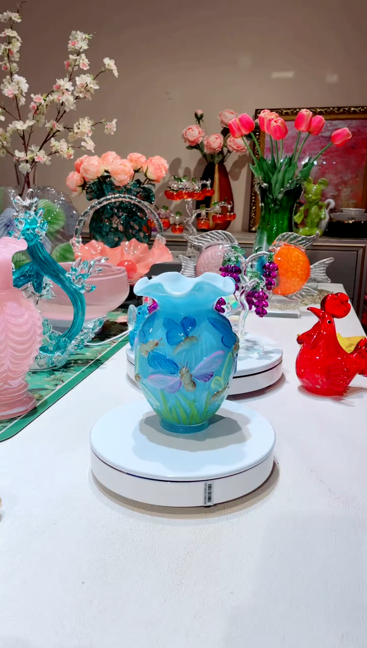 【闪购商品】琉璃手工艺品    蓝色浮雕蝴蝶花瓶