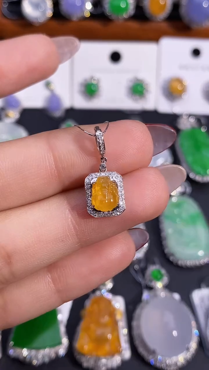 【闪购商品】翡翠颈饰18K金镶嵌吊坠