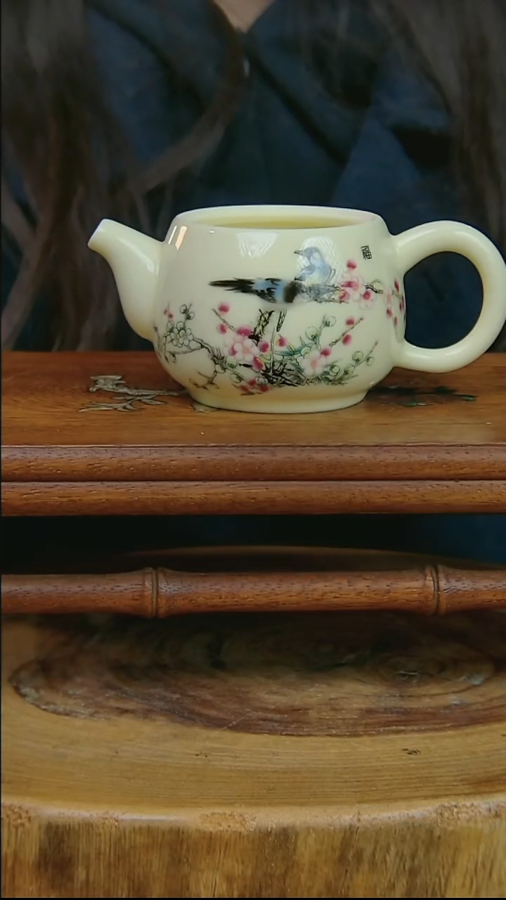 摆件陶黄稀土喜上眉梢壶