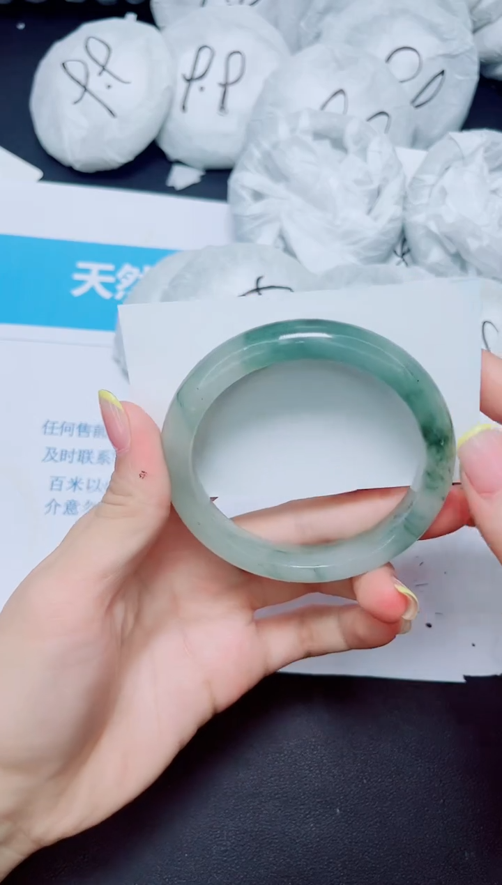 石英质玉手镯未镶嵌115/58.4