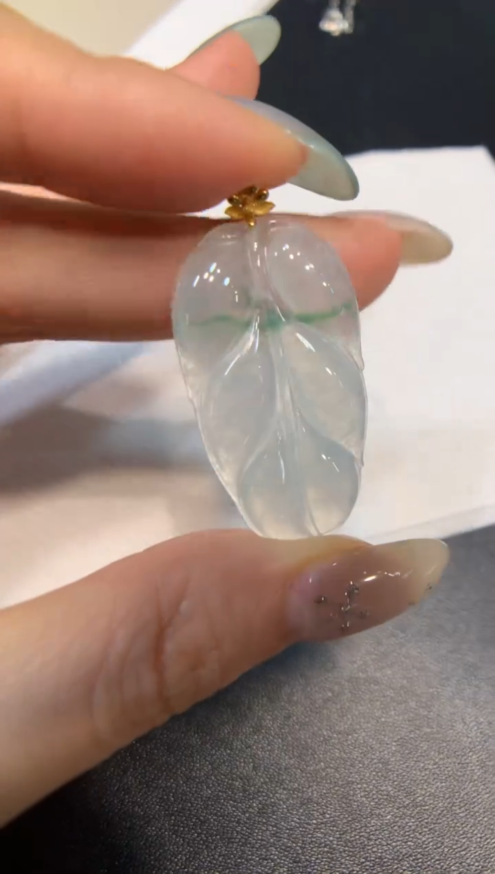 颈饰18K金镶嵌翡翠叶子