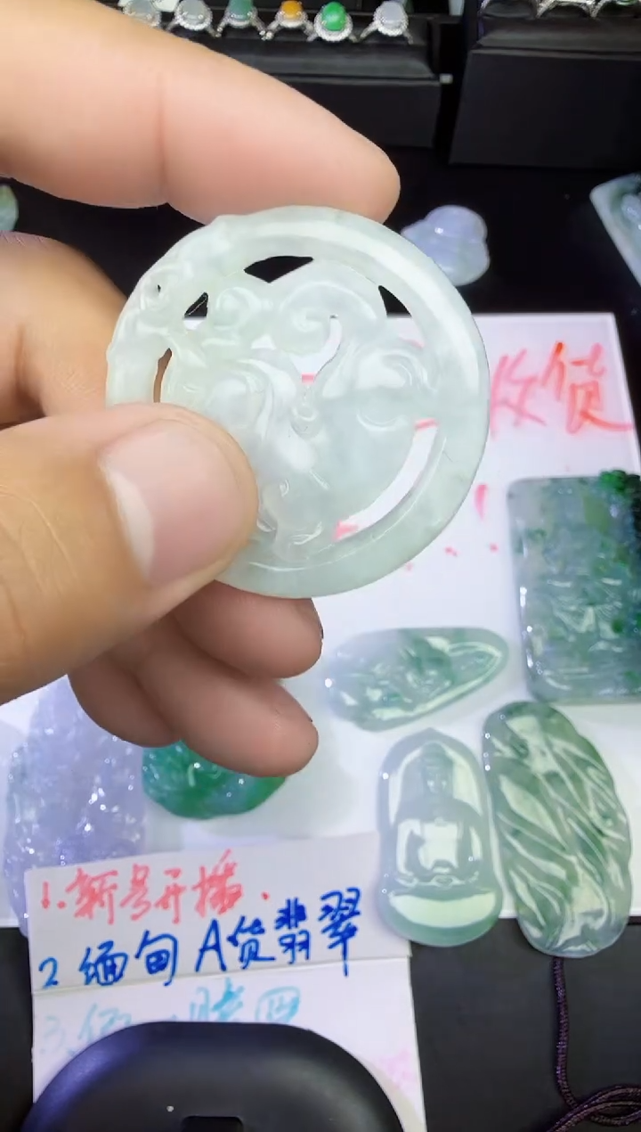 【闪购商品】翡翠颈饰未镶嵌扣子