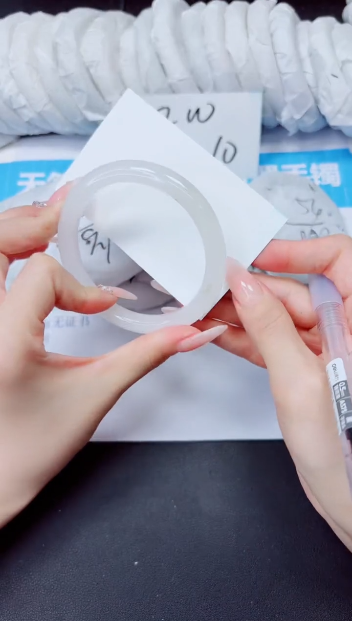 石英质玉手镯未镶嵌44/56