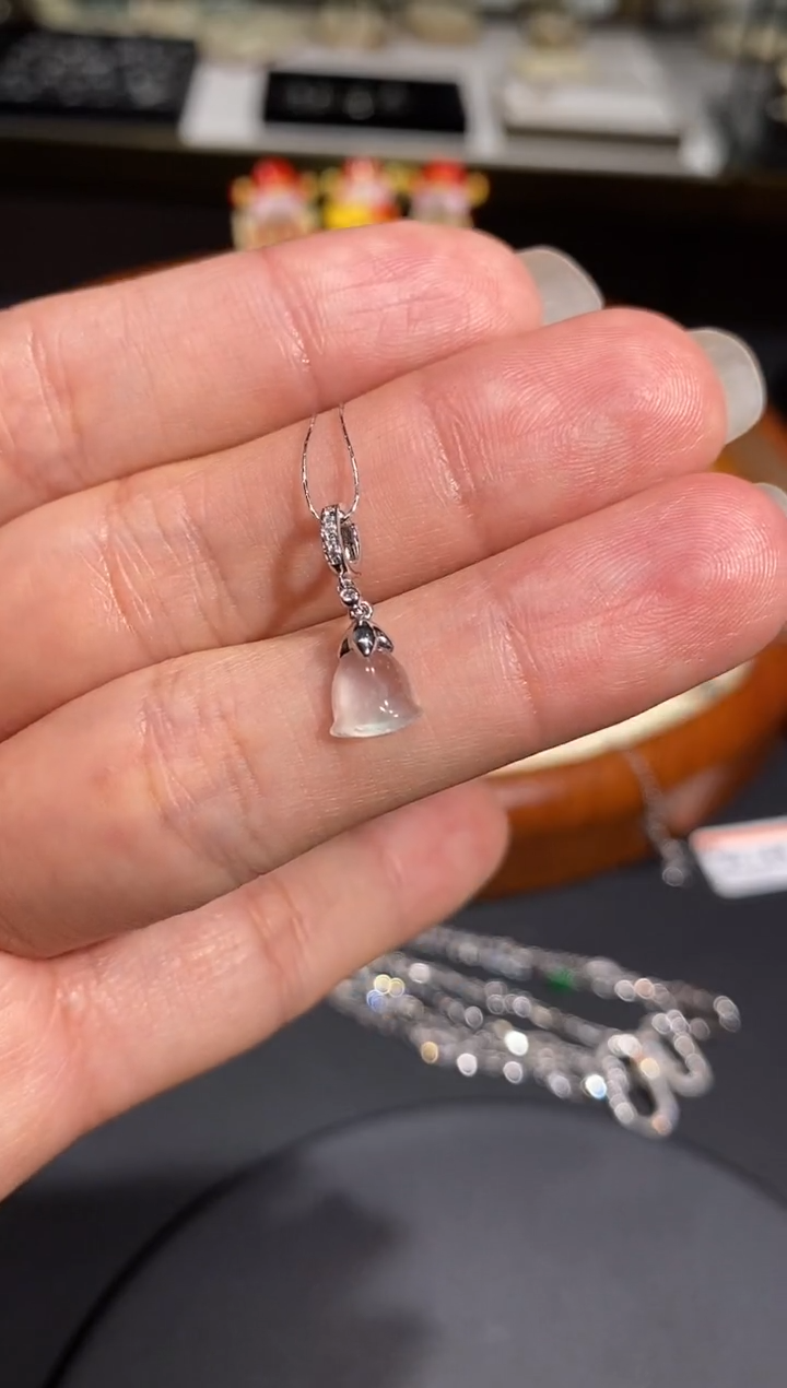 【闪购商品】翡翠吊坠(不含链)18K金镶嵌吊坠