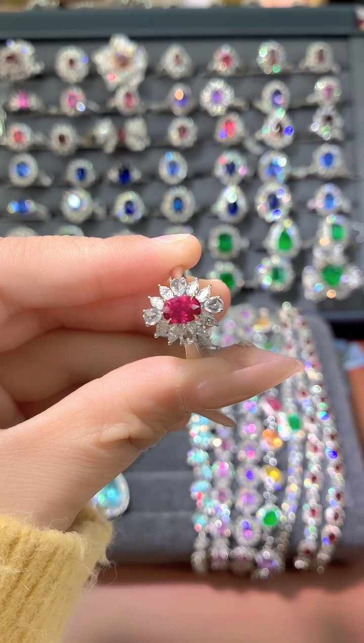 18K金镶嵌戒指红宝石-1.2克拉*无烧