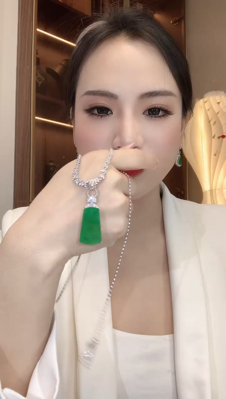 【闪购商品】翡翠吊坠(不含链)18K金镶嵌C47