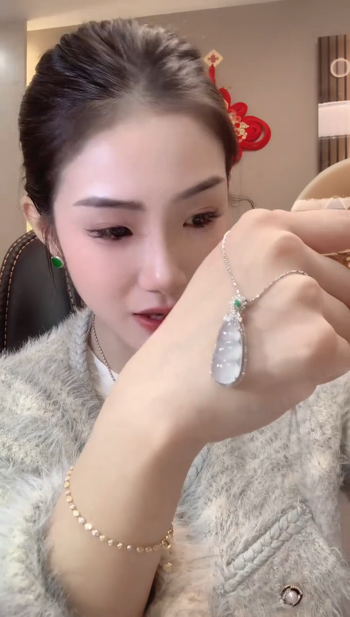 【闪购商品】翡翠吊坠(不含链)18K金镶嵌A15