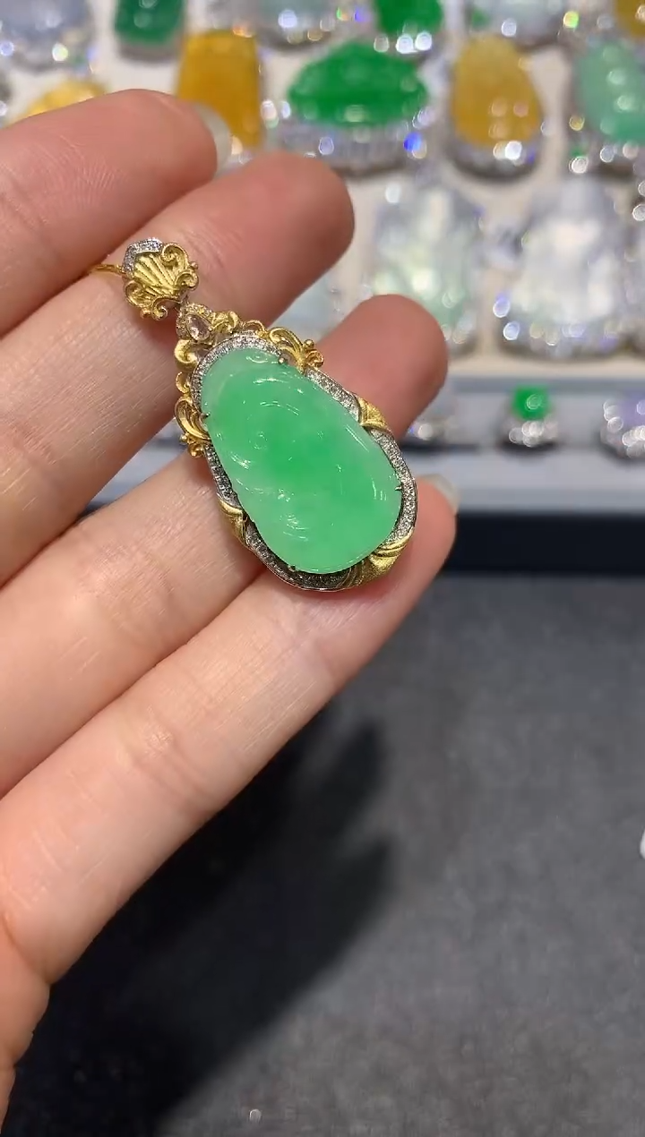 【闪购商品】翡翠吊坠(不含链)18K金镶嵌q99    