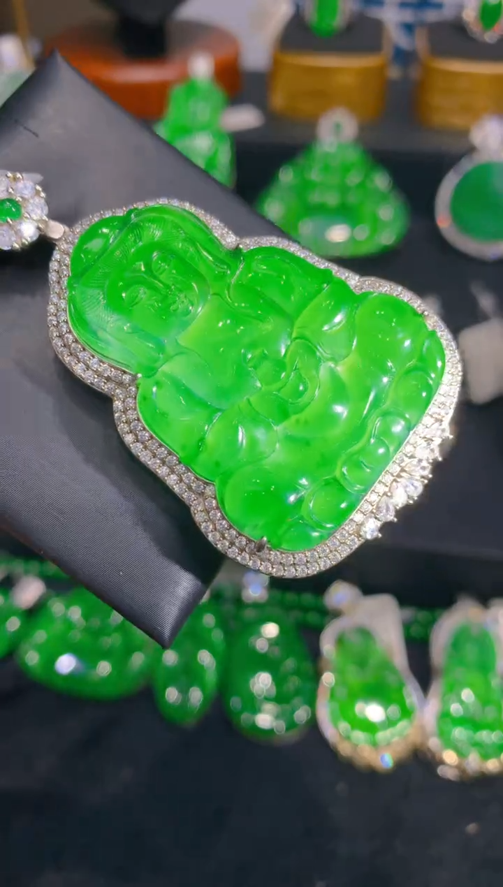 【闪购商品】翡翠颈饰未镶嵌66一季