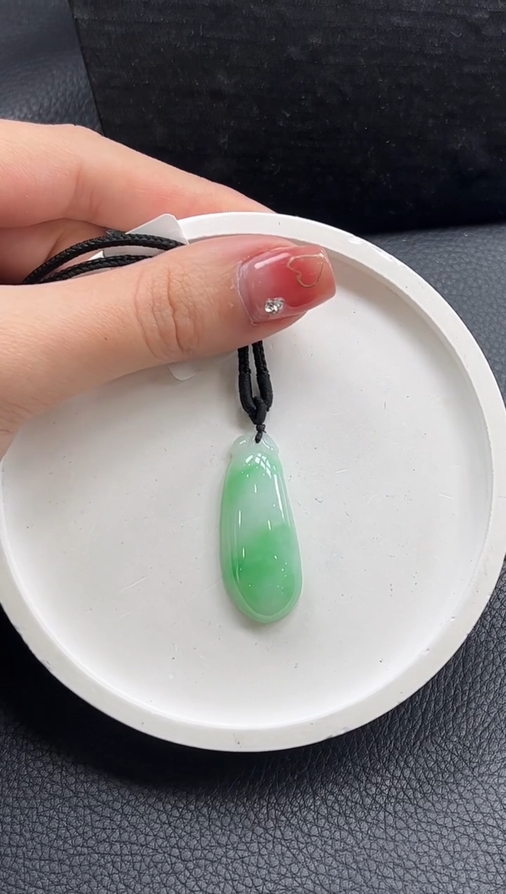 【闪购商品】翡翠颈饰未镶嵌福瓜