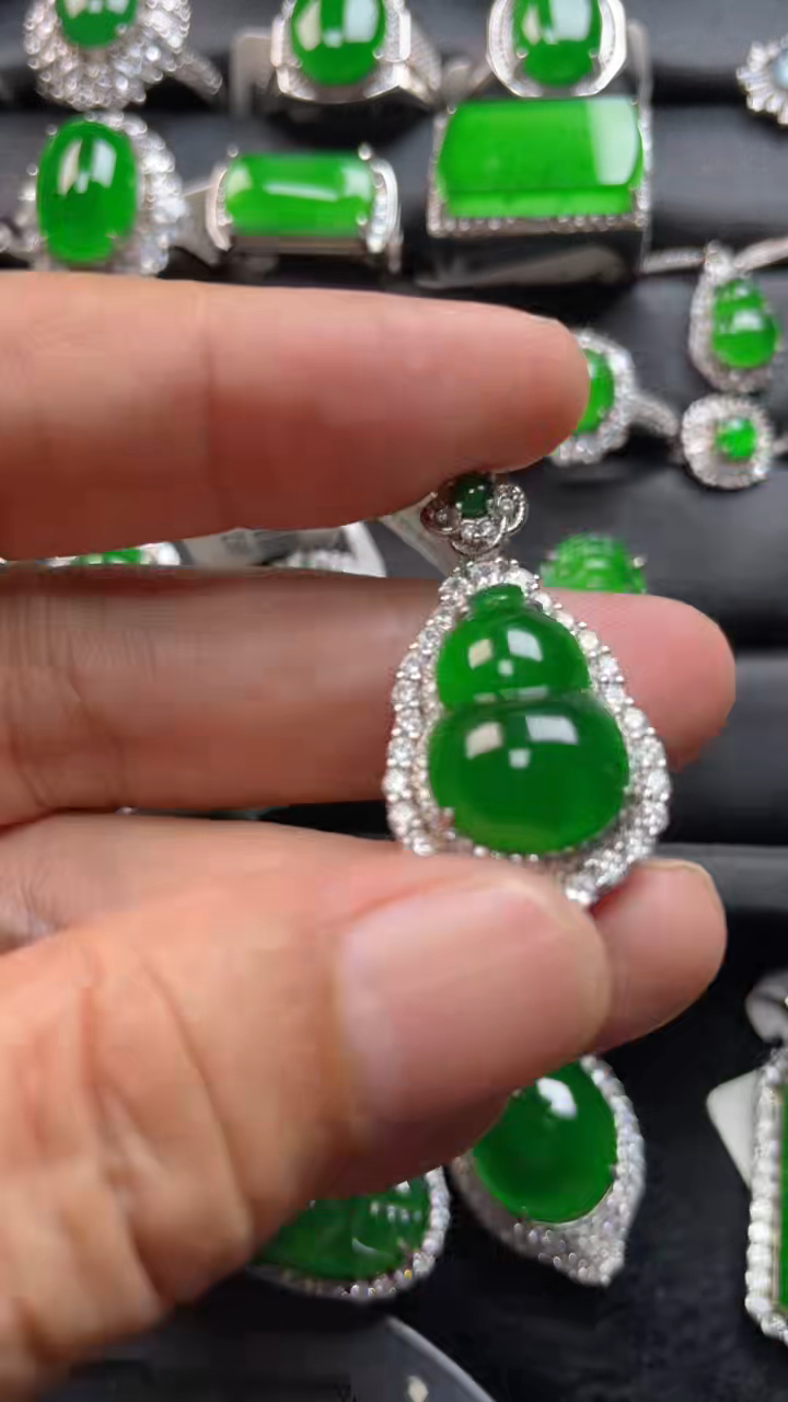 【闪购商品】翡翠颈饰银S925镶嵌翡翠