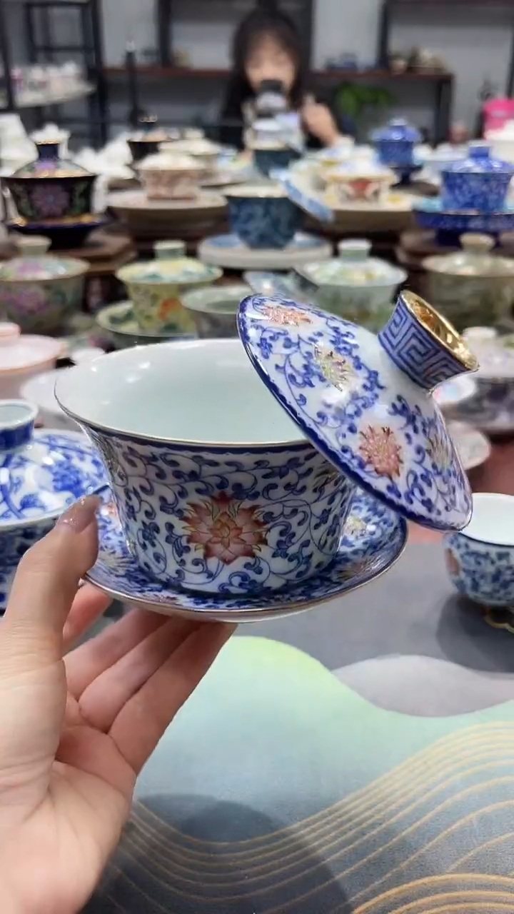 【闪购商品】320釉下彩描金缠枝莲盖碗