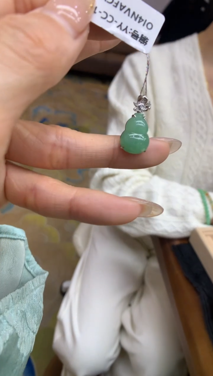 【闪购商品】翡翠颈饰18K金镶嵌葫芦