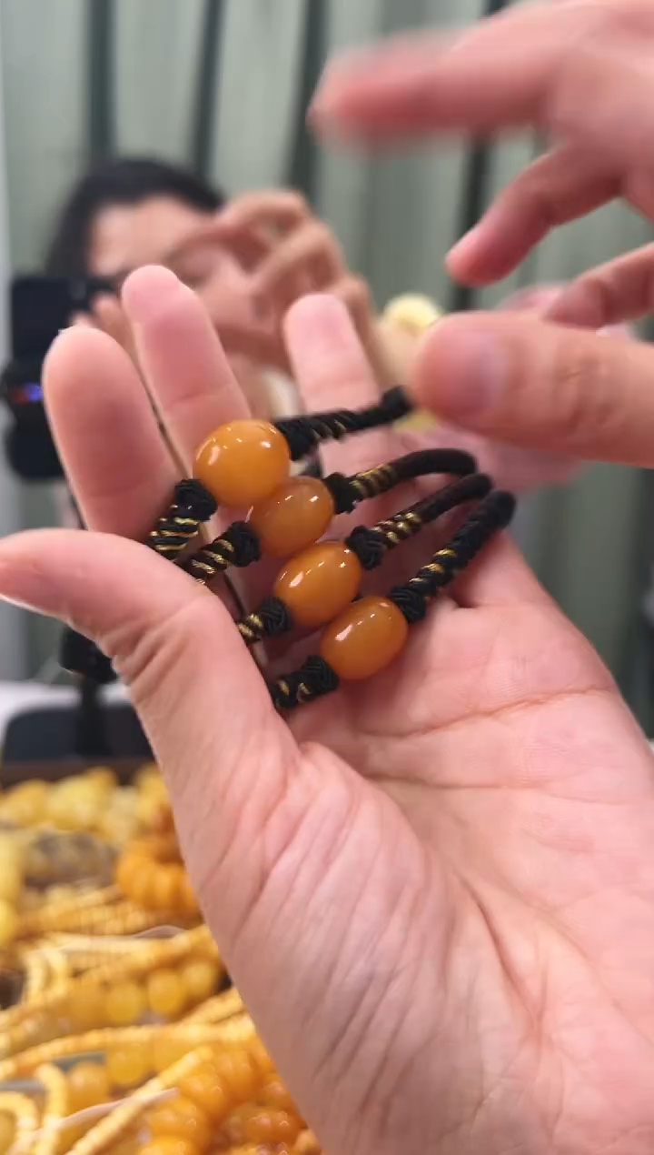 【闪购商品】琥珀手链未镶嵌蜜蜡手串多样性发其中一件