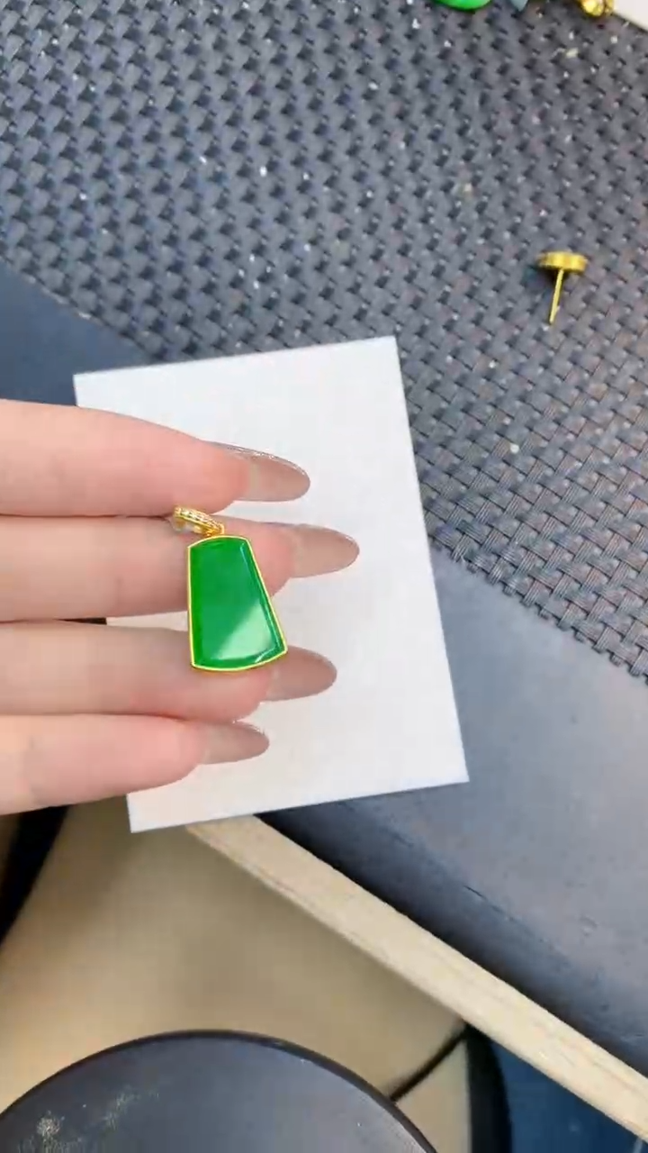 颈饰未镶嵌翡翠1