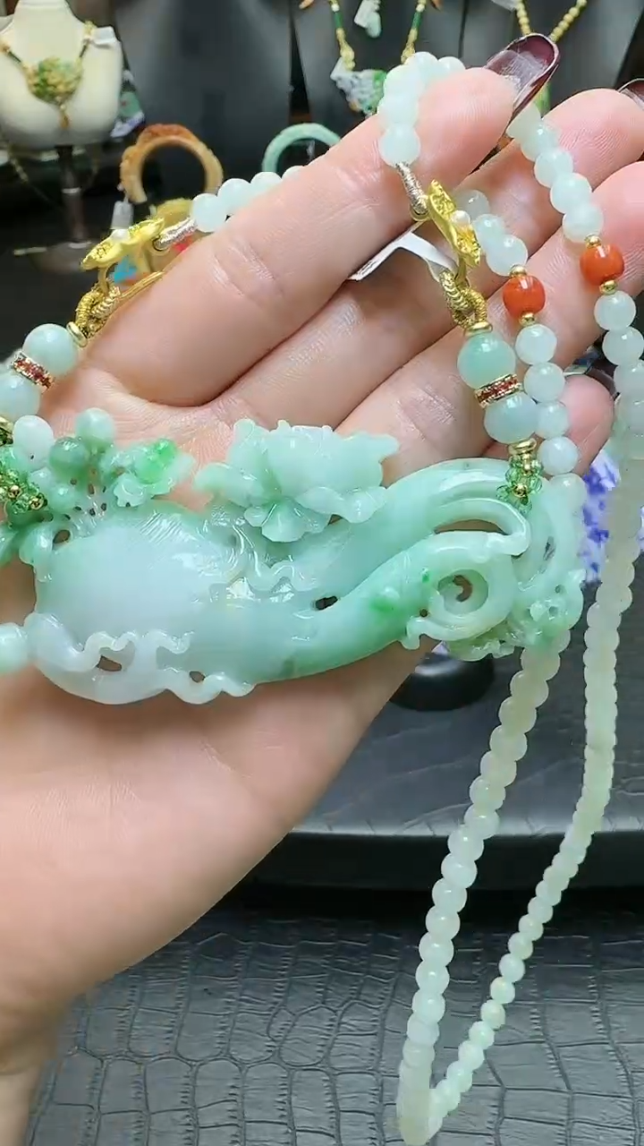 【闪购商品】翡翠颈饰未镶嵌人参如意