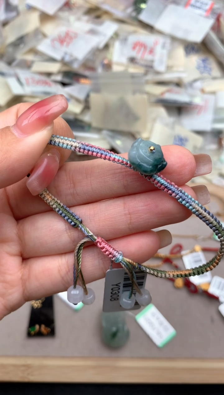 18K金镶嵌挂件翡翠一