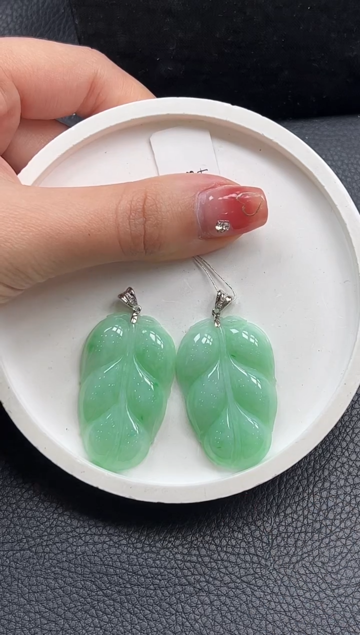 【闪购商品】翡翠颈饰18K金镶嵌叶子多样性发1件