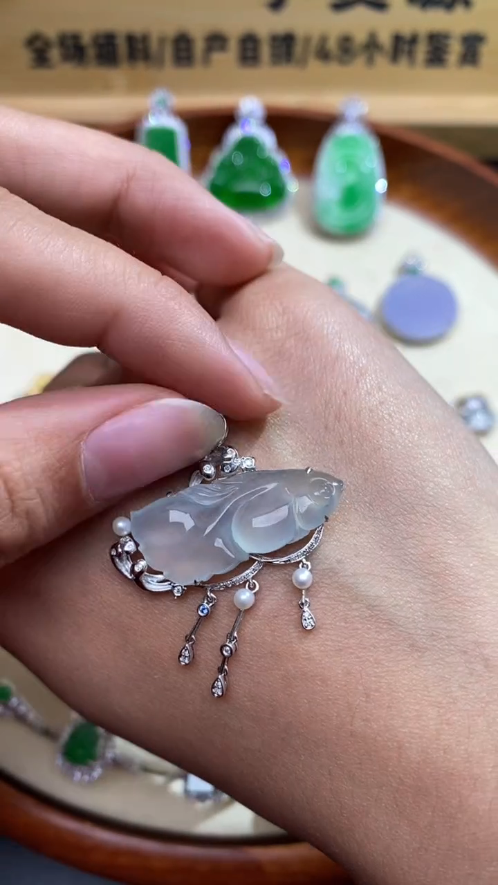 【闪购商品】翡翠颈饰18K金镶嵌鱼